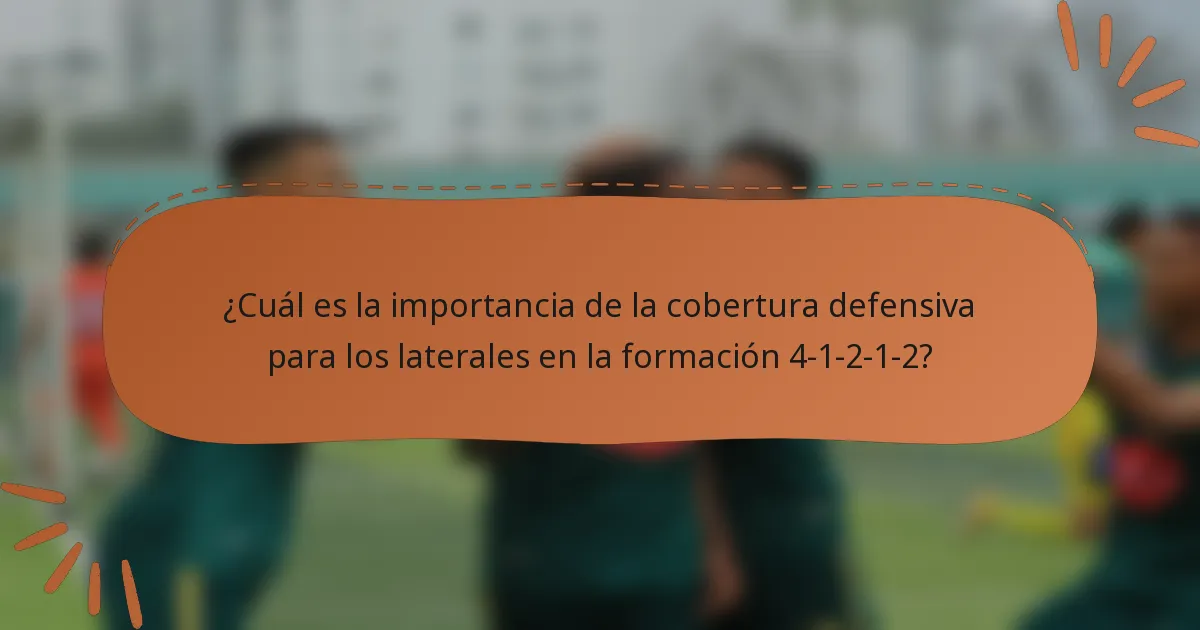 ¿Cuál es la importancia de la cobertura defensiva para los laterales en la formación 4-1-2-1-2?